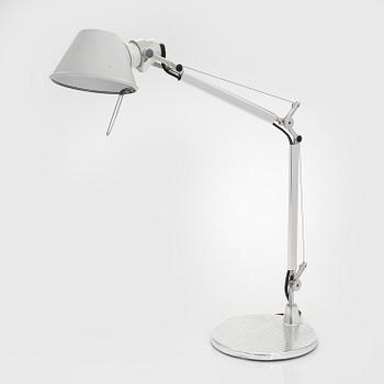 Michele De Lucchi & Giancarlo Fassina, pöytävalaisin, "Tolomeo, micro", Artemide, Italia 2000-luku.
