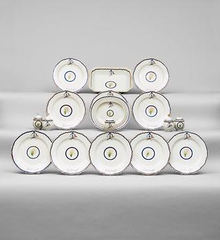 An armorial part dinner service, Qing dynasty, Qianlong (1736-1820). (17 pieces).