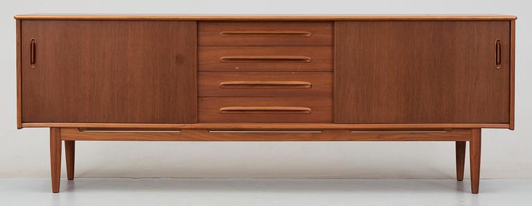 SIDEBOARD, Nils Jonsson, Toreds, 1900-talets mitt.