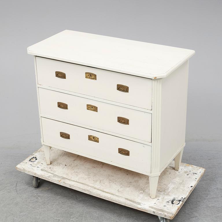A first half of the 20th Century Gustavians style chest of drawers.