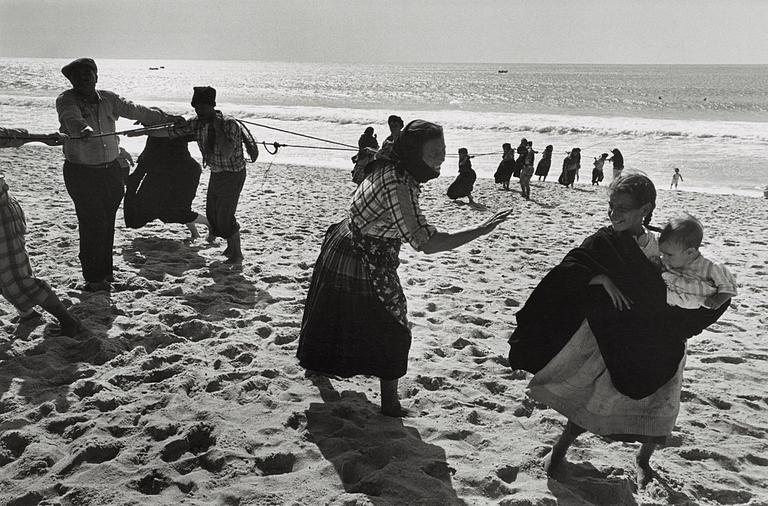 Edouard Boubat, "Nazaré, Portugal, 1956".