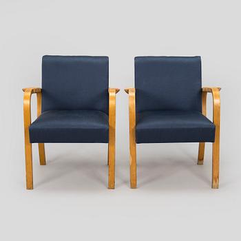 Alvar Aalto, a mid-20th century pair of model '46' armchairs for O.Y. Huonekalu- ja Rakennustyötehdas A.B.