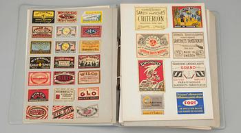 TÄNDSTICKSETIKETTER I ALBUM. ca 200-300. 1900-talets första hälft.