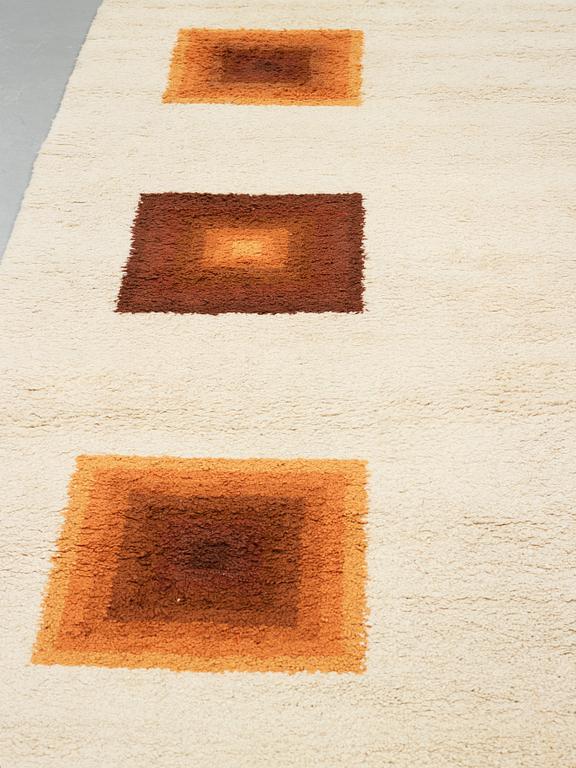 Verner Panton, A CARPET, handknotted, Morocco, ca 295 x 209 cm, signed V.P. (Verner Panton).