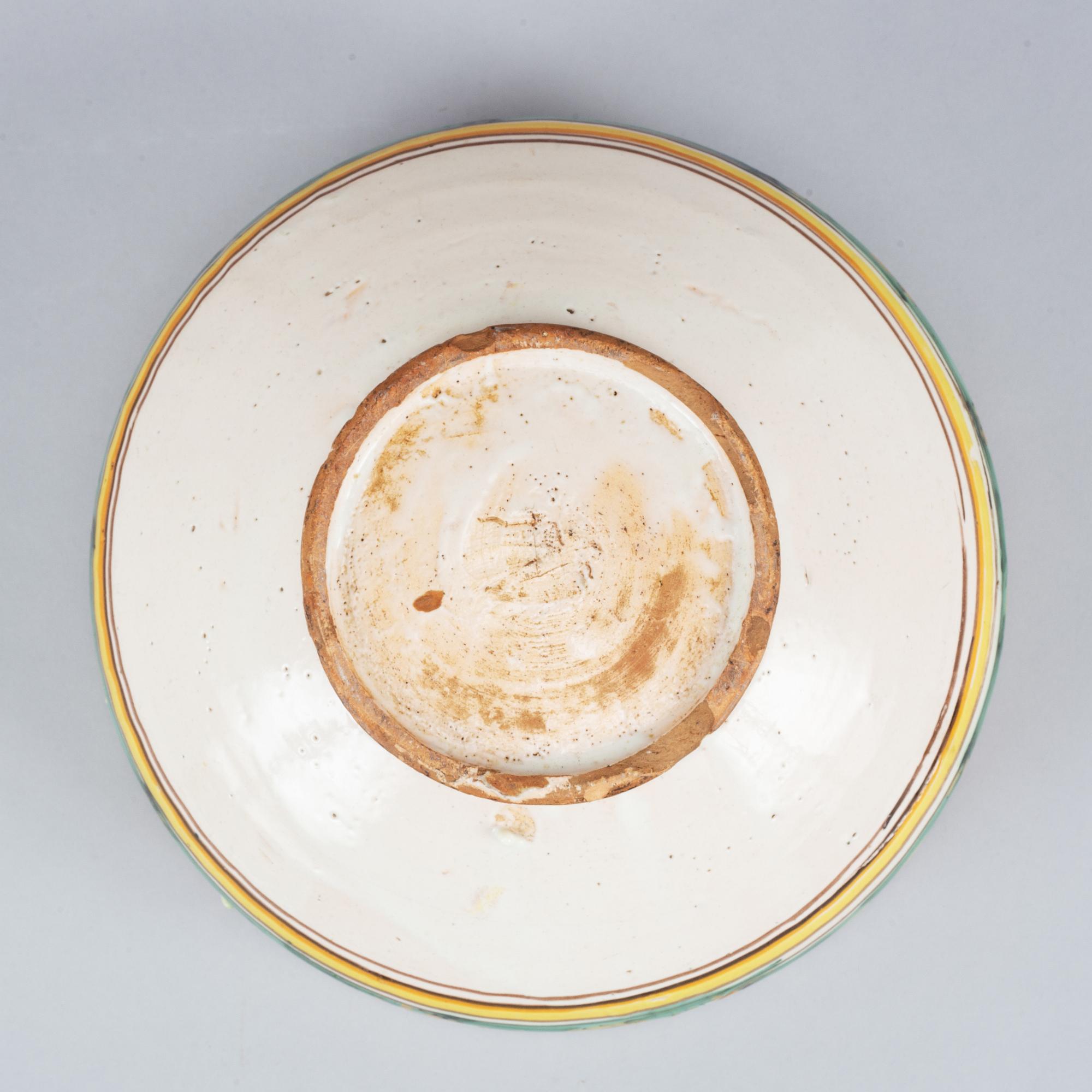 A french fayence bowl, 18th/19th century.