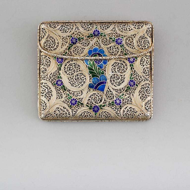 CIGARETTETUI, silver, 1900-talets första hälft. Vikt ca 86 gram.