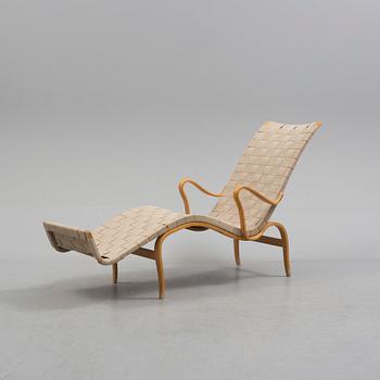 A 'Liggstol mod. 42' easy chair by Bruno Mathsson, Firma Karl Mathsson, Värnamo, Sweden.