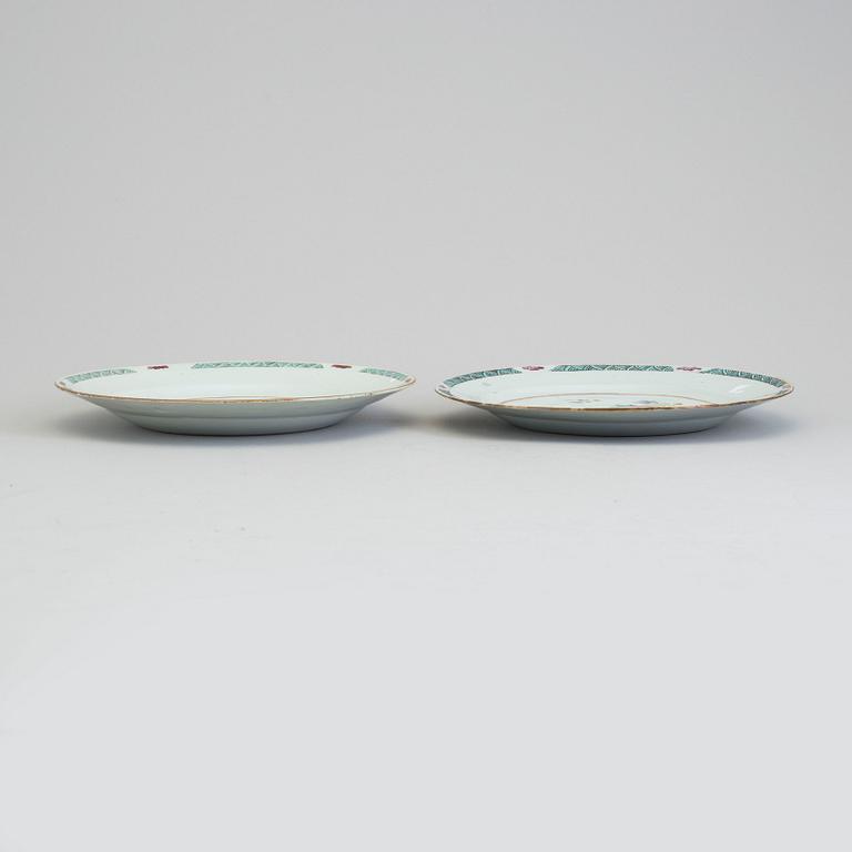 A famille rose export porcelain dish and a pair of plates, Qing dynasty, Qianlong (1736-95).