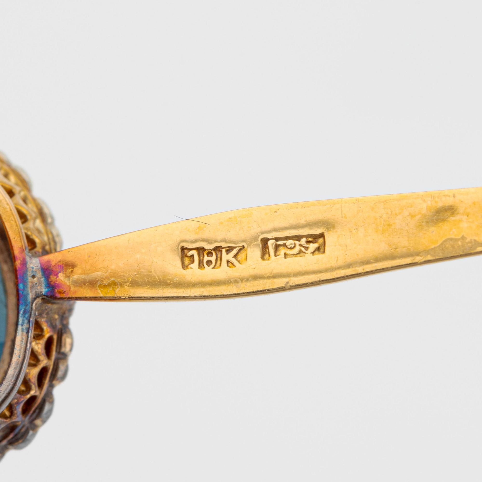 Brooch, 18K gold, with sapphire and rose-cut diamonds.
