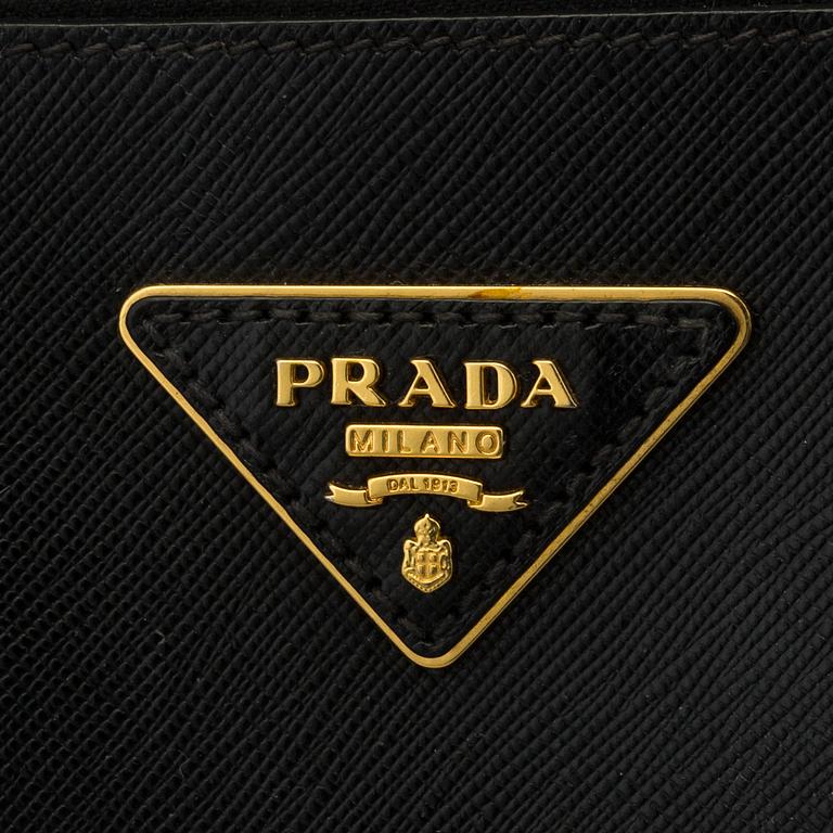 VÄSKA, Prada.