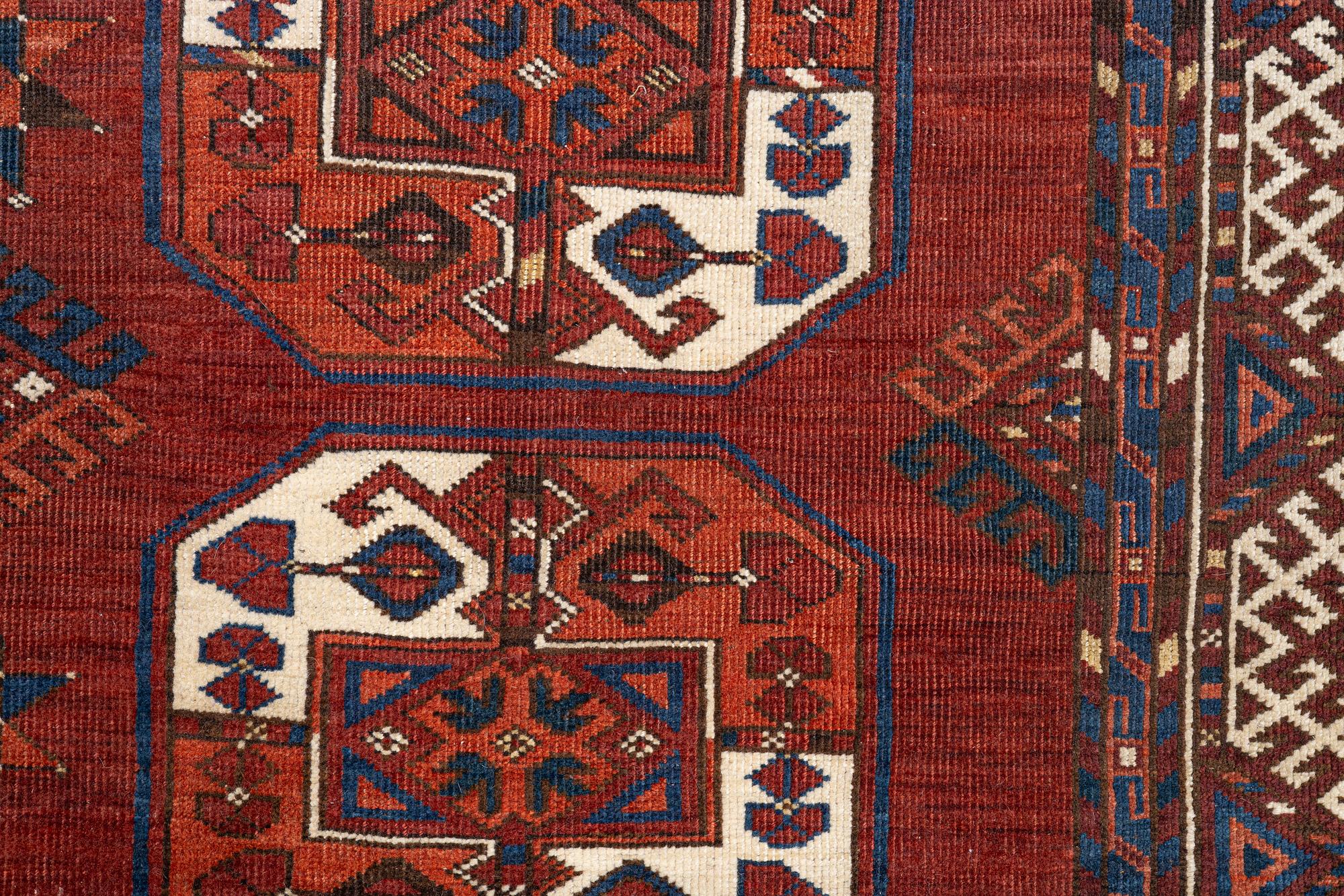 Carpet Erzari approx. 428 x 225 cm.