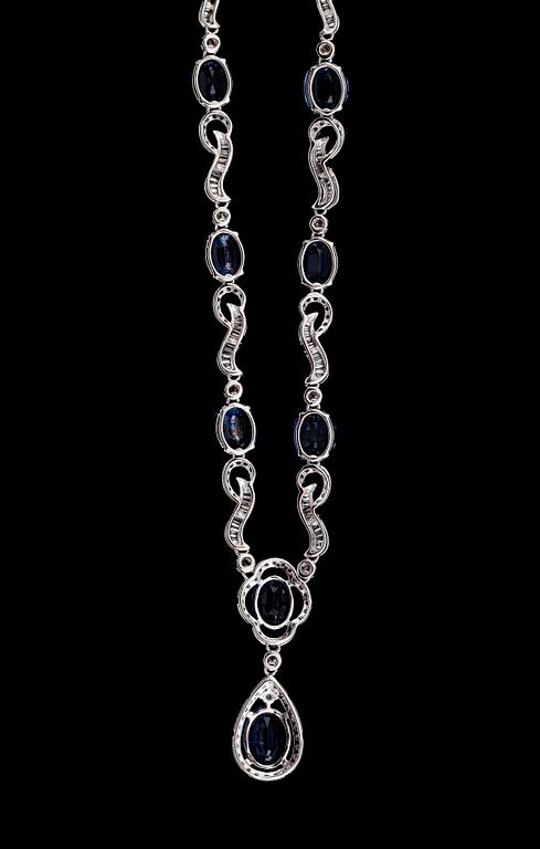 COLLIER, 18K vitguld, diamanter tot ca 1.49 ct, kyaniter tot ca 13.86 ct. Vikt ca 20 g.