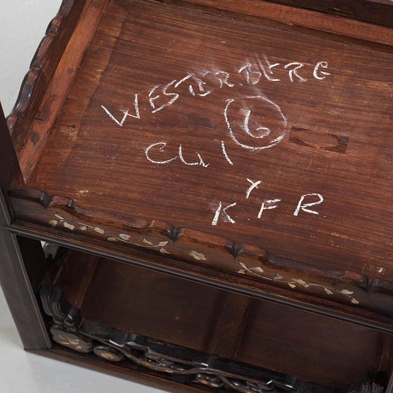 BORD, två stycken, trä. Kina, 1900-tal.