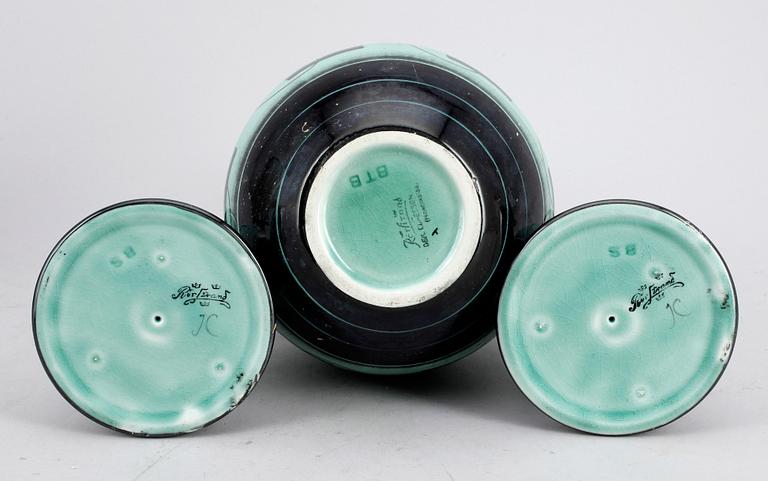 VAS SAMT LJUSSTAKAR, ett par, porslin, Ilse Claesson, Rörstrand, 1900-talets andra kvartal.