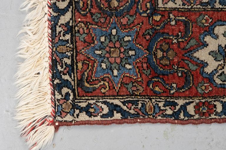 Rug, semi-antique Bakhtiari ca 208 x 126 cm.