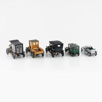Eight Franklin Mint die cast car models.
