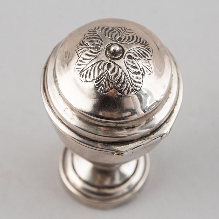 Two silver boxes, AI Lignell, Sundsvall, Sweden circa 1820 and PO Quade, Maribo, Denmark 1840-96.