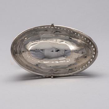 BONBONJÄR, sterlingsilver, London 1885. Vikt 184 g.