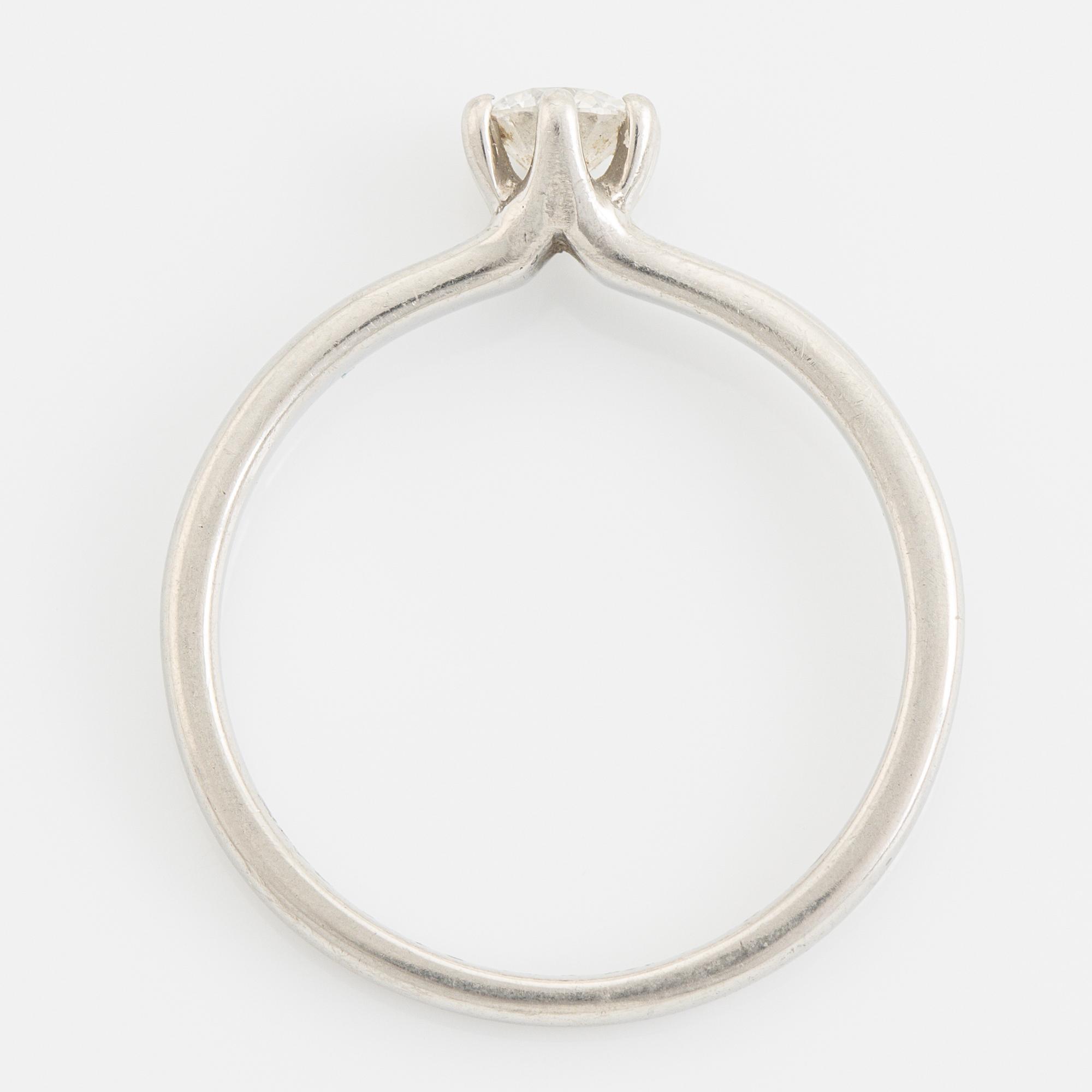Vanbruun, ring platinum with brilliant cut diamond, ca 0,30 ct.