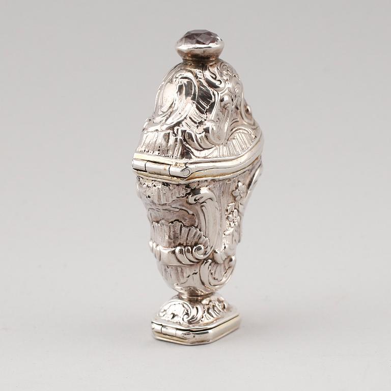 LUKTDOSA, silver, Danmark, rokoko, 1700-tal. Vikt ca 44 gram.