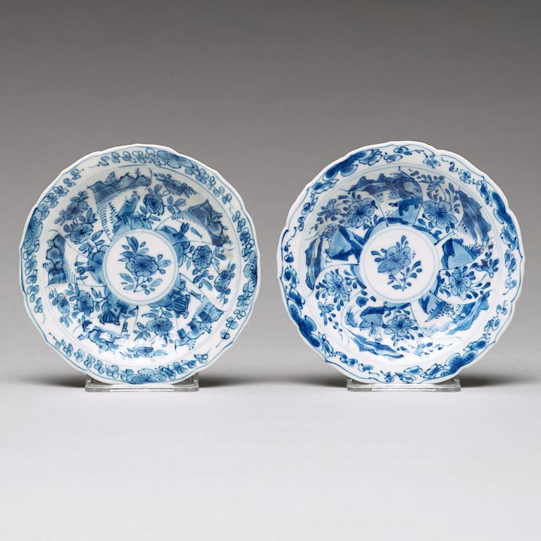 Six (2+2+2) blue and white cups with five (2+2+1) dishes, Qing dynasty, Kangxi (1662-1722).