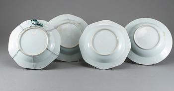 TALLRIKAR, 4 st, djupa, samt UNDERFAT, porslin, Kina, 1700-tal.