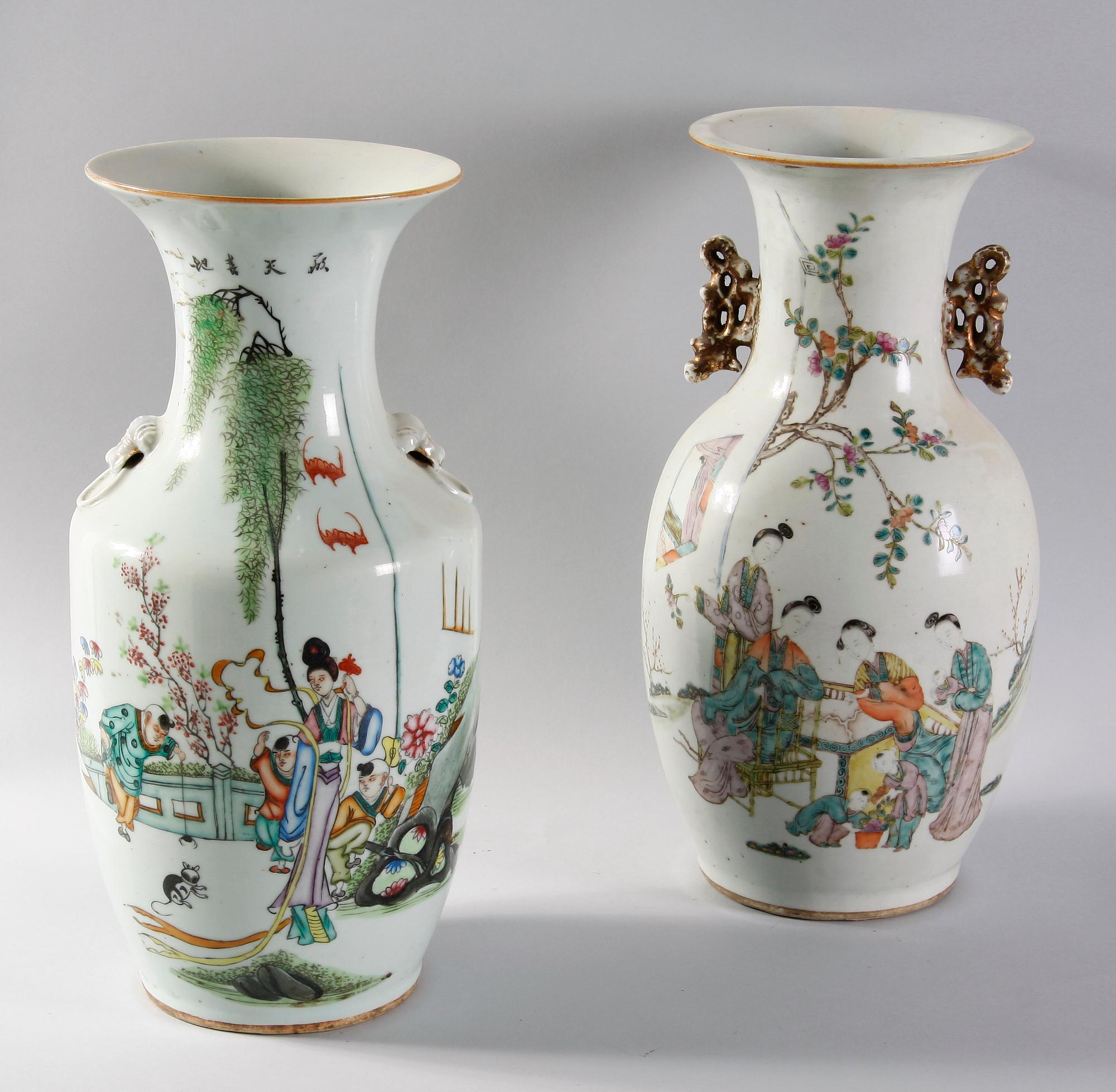 GOLVVASER, 2 st, porslin, Kina, 1900-tal.