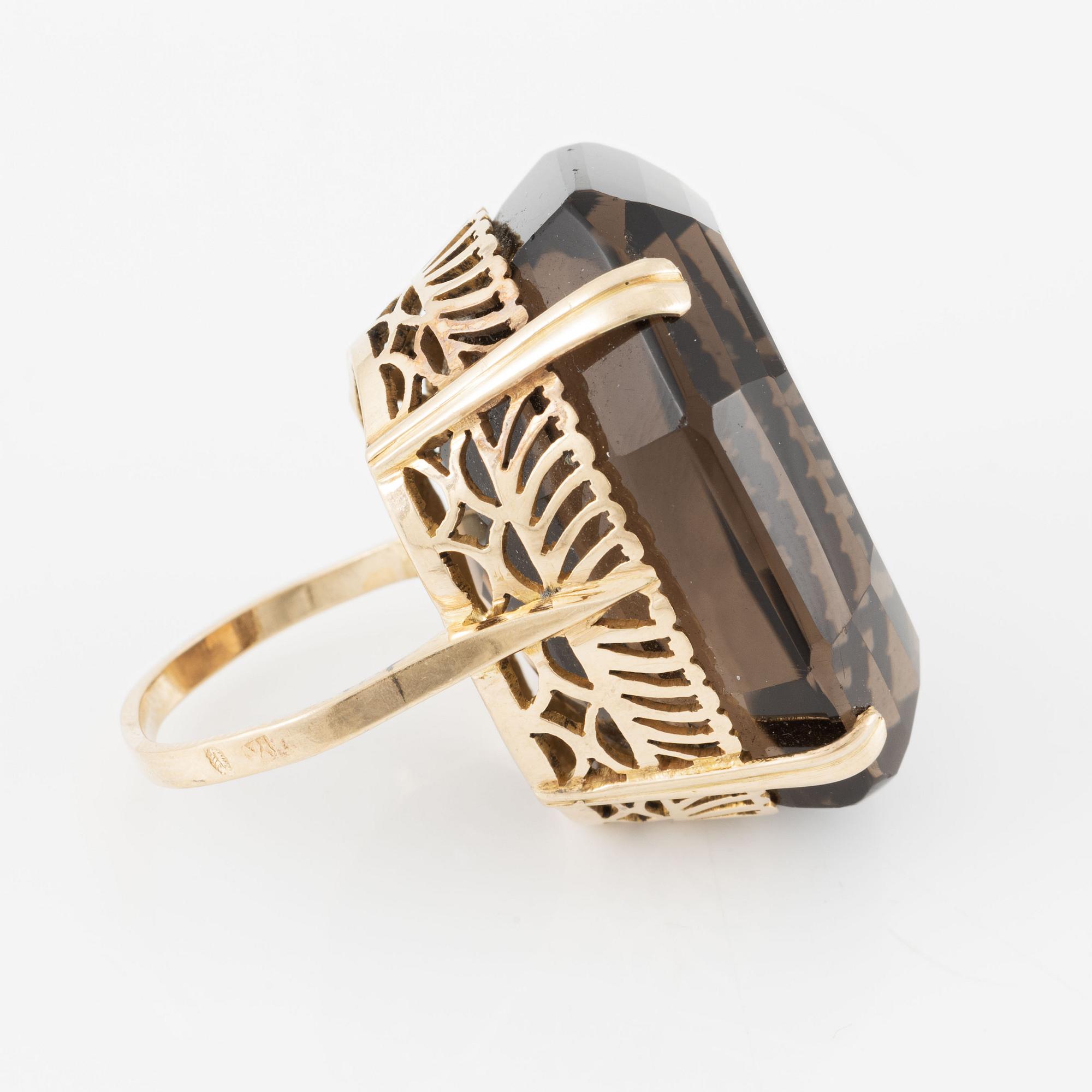 Ring, cocktail ring, 18K gold with smoky quartz.