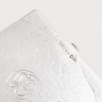 Etuier, 5 st samt dosa, silver, bl.a. CG Hallberg, Stockholm 1927.