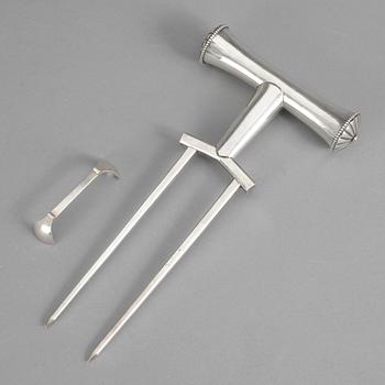 SKINKHÅLLARE, silver, Rey Urban, Stockholm, 1954. Vikt inkl medföljande ställ ca 240 gram.