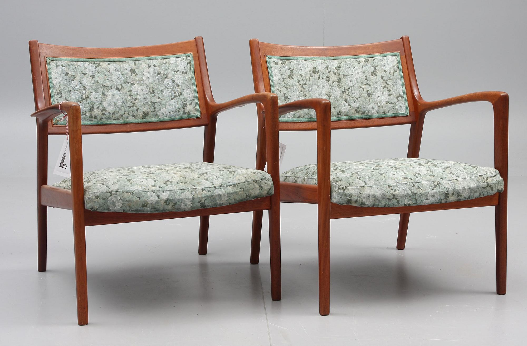 KARMSTOLAR, ett par, teak, K E Ekselius för JOC, Vetlanda, 1960-tal.