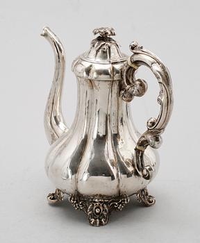 KAFFEKANNA, silver, Johan Pehr Rönbäck, Göteborg 1860. Vikt ca 711 g.