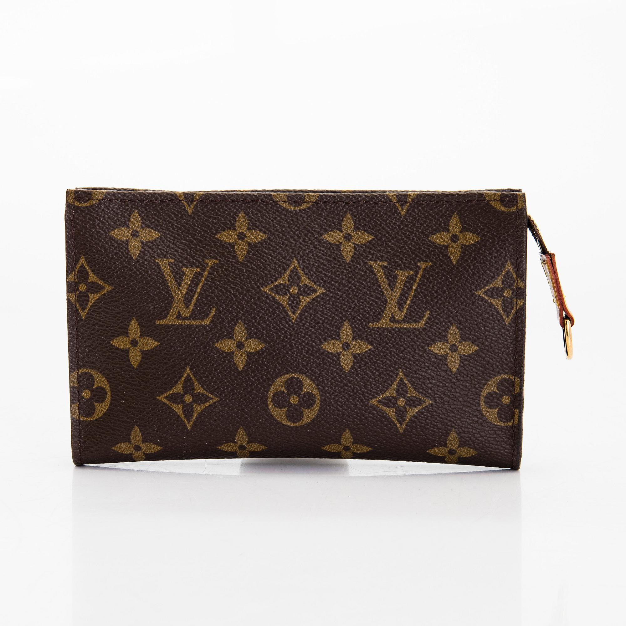 Louis Vuitton, laukku, "Petit Bucket", sekä pochette.