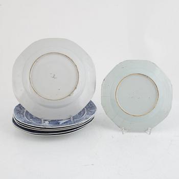 A set of seven Chinese export porcelain plates, Qing dynasty, Qianlong (1736-95).