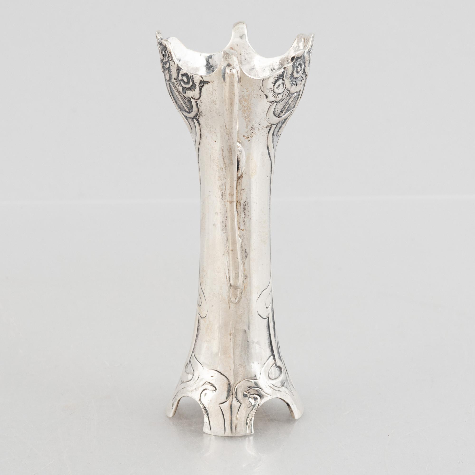 A sterling silver Art Nouveau-style vase, 20th Century.
