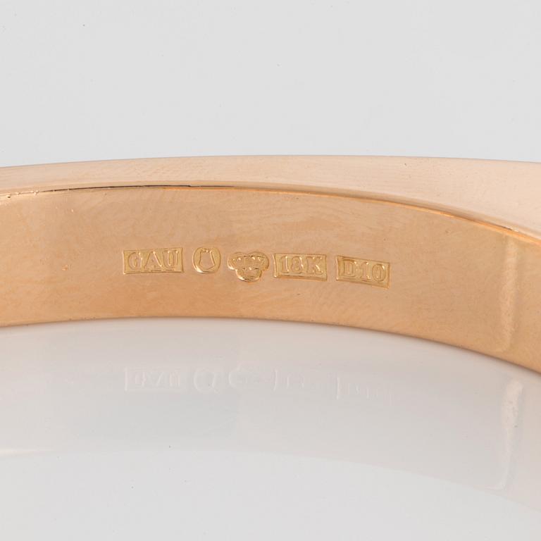 A Gaudy bangle in 18K gold.