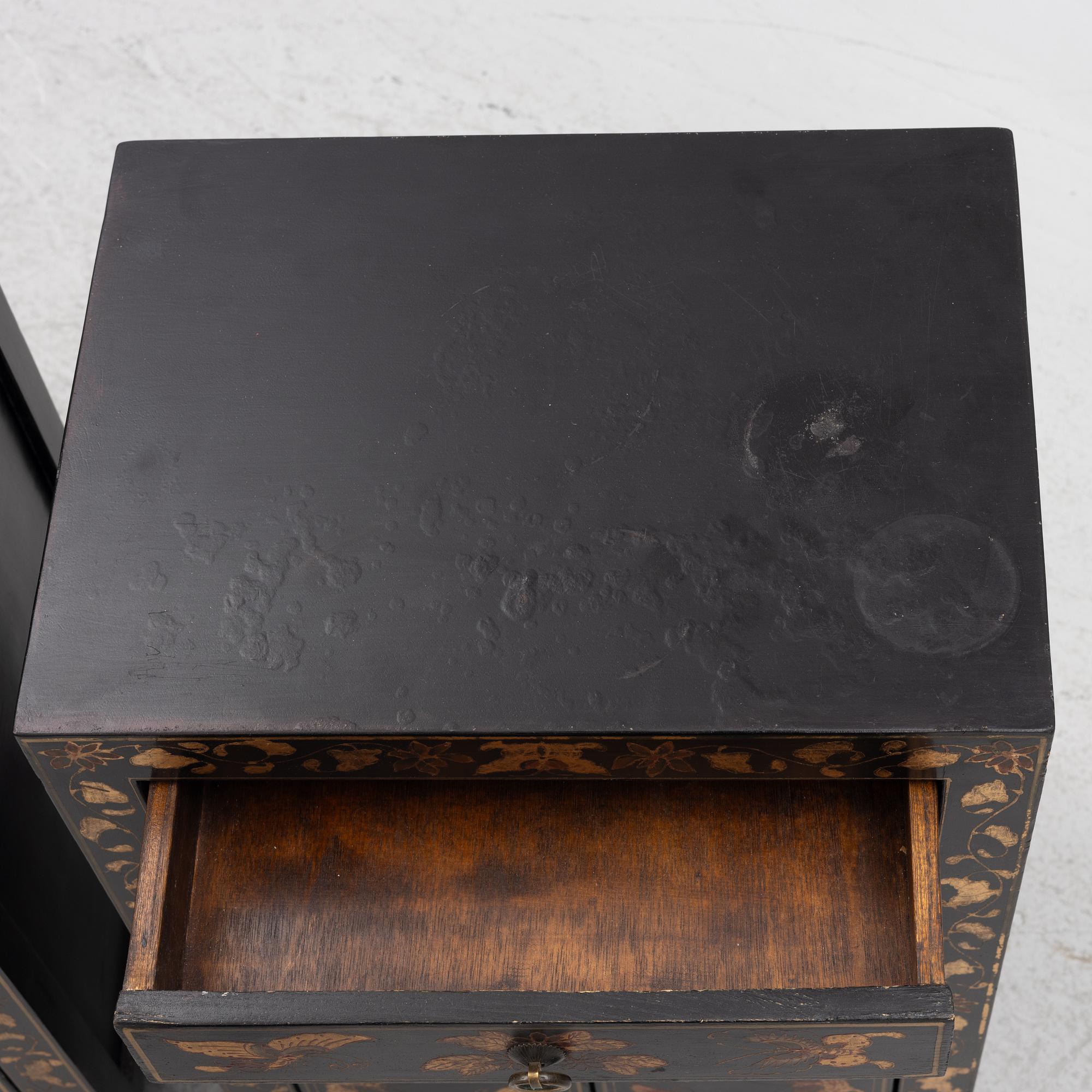 A pair of bedside tables/cabinets, China, 20th century.
