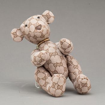 NALLE, Gucci.