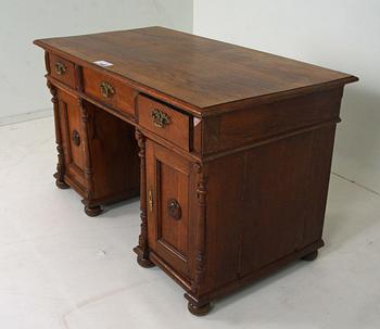 SKRIVBORD, nyrenässans, omkr 1900.