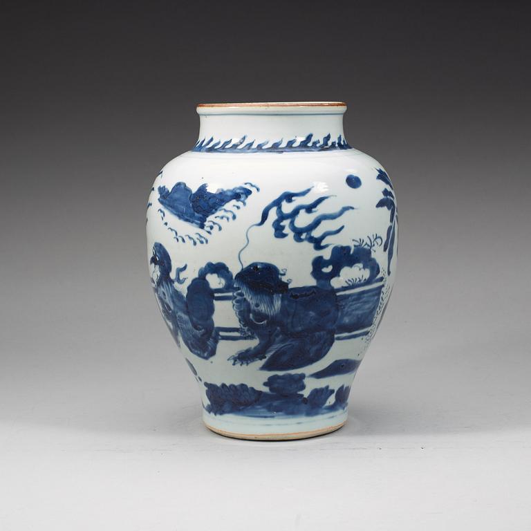 A blue and white Transitional vase, 17th Century.