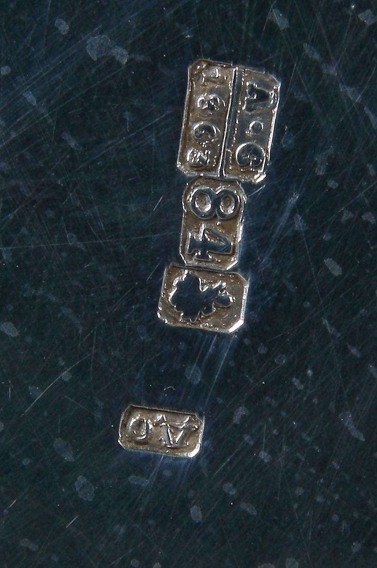 BRICKA, silver, Moskva Ryssland 1862. Svenska importstämplar. Vikt ca 2000 gram.