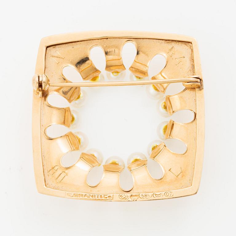 Brooch, 14K gold with cultured pearls, E. Granit Finland 1967.