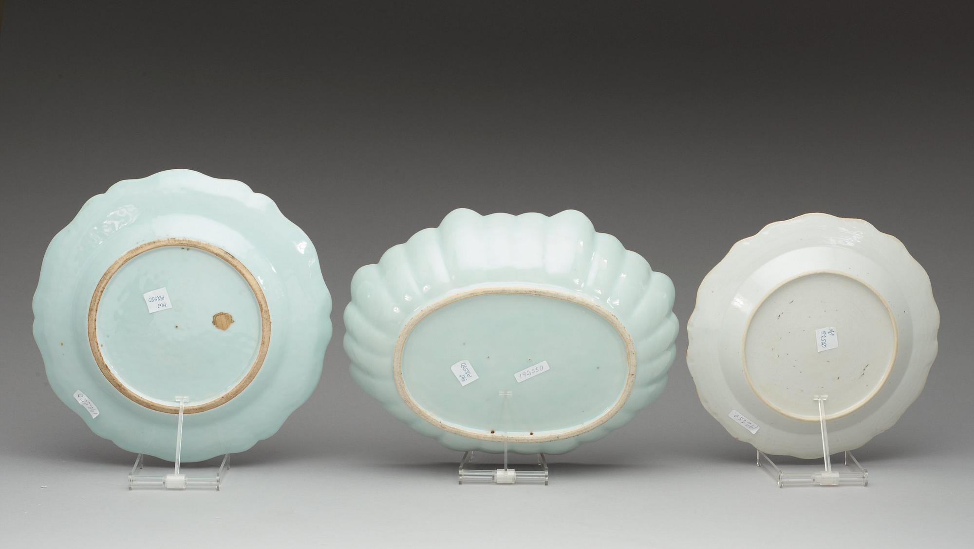 Two armorial dinner plates and four serving dishes, Qing dynasty, Qianlong (1736-95).