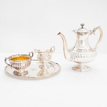 A 3-piece silver coffee set and a round silver tray, Kultakeskus, Hämeenlinna  1969-70.