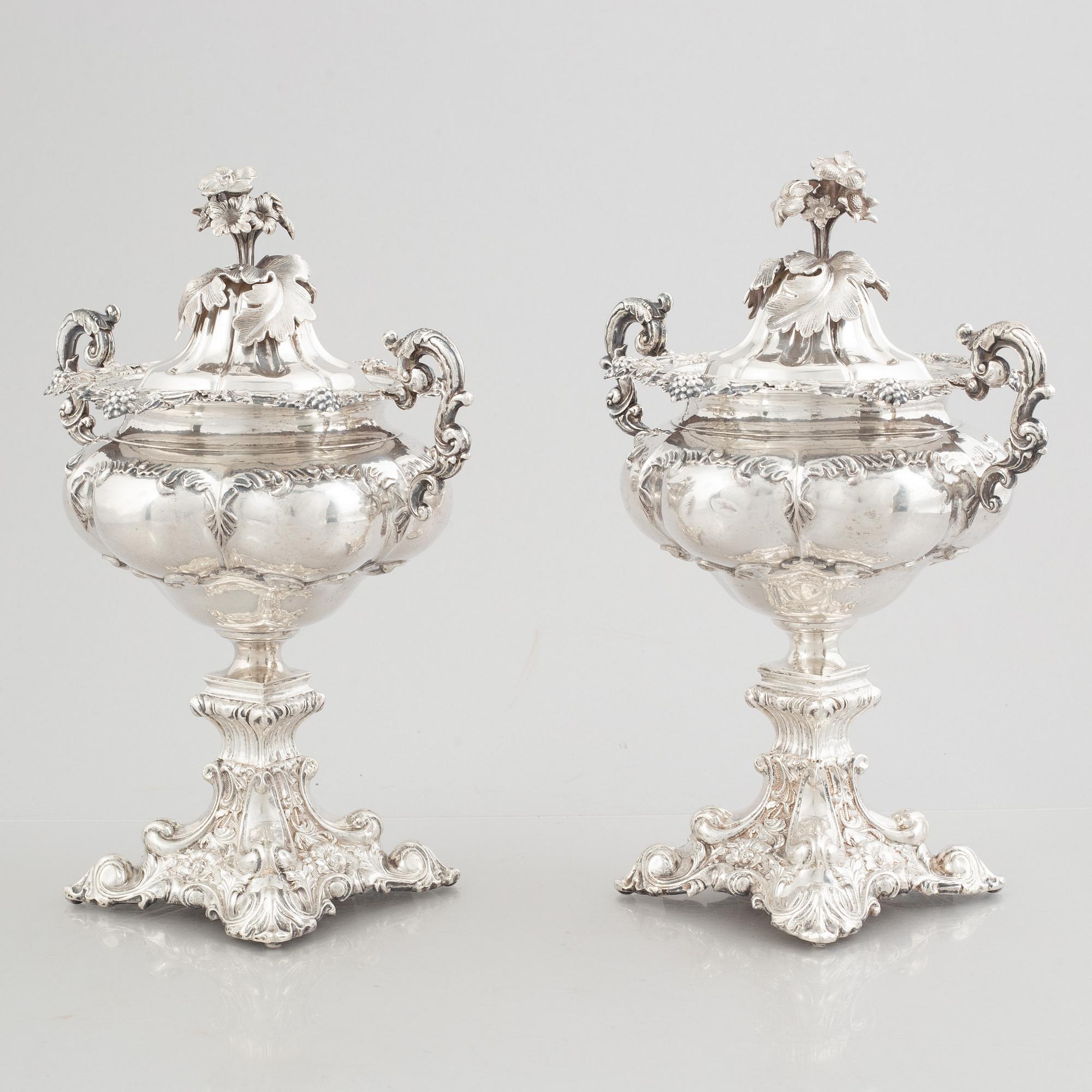 Petter Wigren, strösockerskålar med lock, ett par, silver, Malmö 1851.