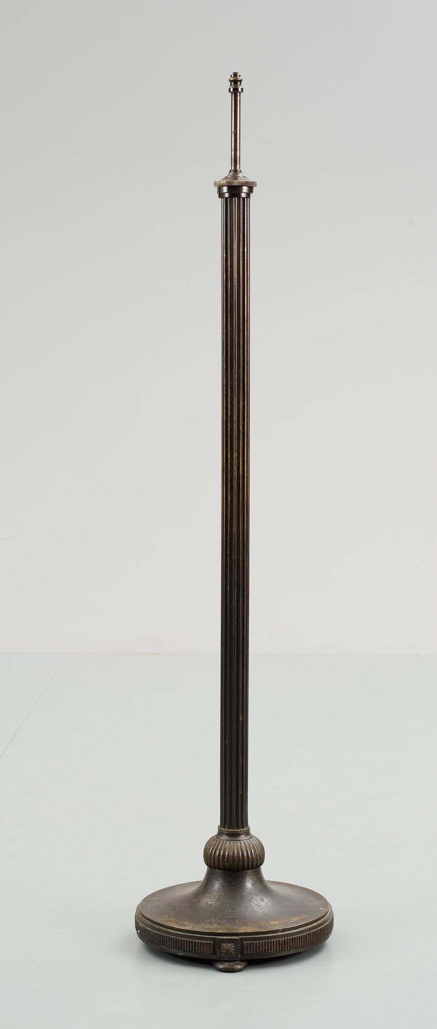 GOLVLAMPA, brons, 1920-tal.