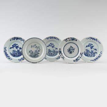 TALLRIKAR, 5  st (3+1+1), porslin, Kina, Qianlong 1736-1795.