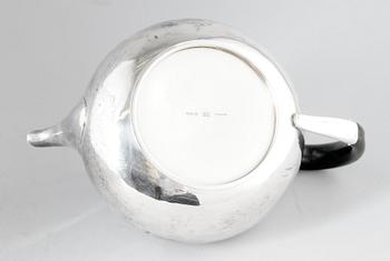 TEKANNA, sterlingsilver, Cohr, Danmark 1900-talets mitt. Vikt ca 663 g.