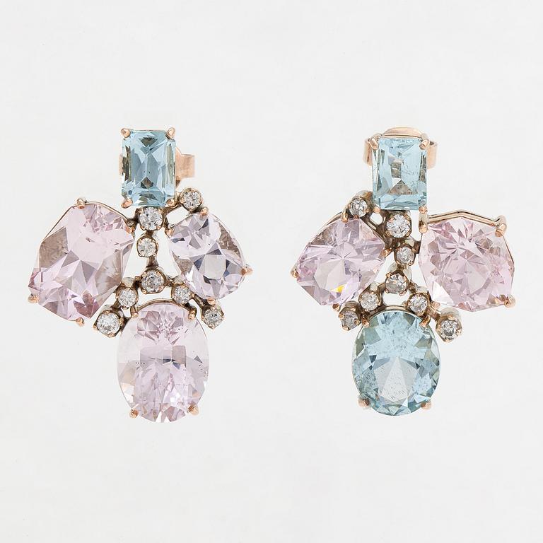 A pair of earrings in 9K gold with morganites, aquamarines, and diamonds ca 0.58 ct. in total.