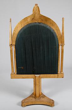 BRASSKÄRM, gotisk stil, sent 1800-tal.
